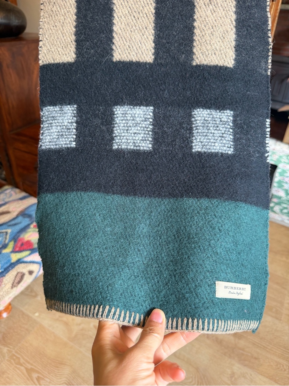 NEW Burberry Multi-Color Patterned Wool Sweater - Picture 3 of 8